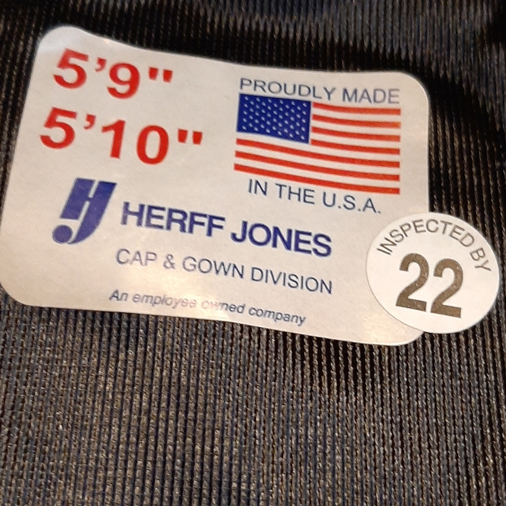 1/2 PRICE🔻HERFF JONES GRADUATION CAP & GOWN - Picture 2 of 10